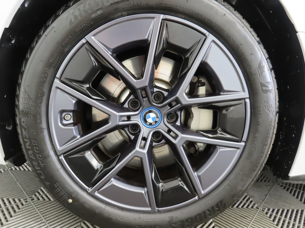 Thumbnail: 2023 BMW i4 - 30