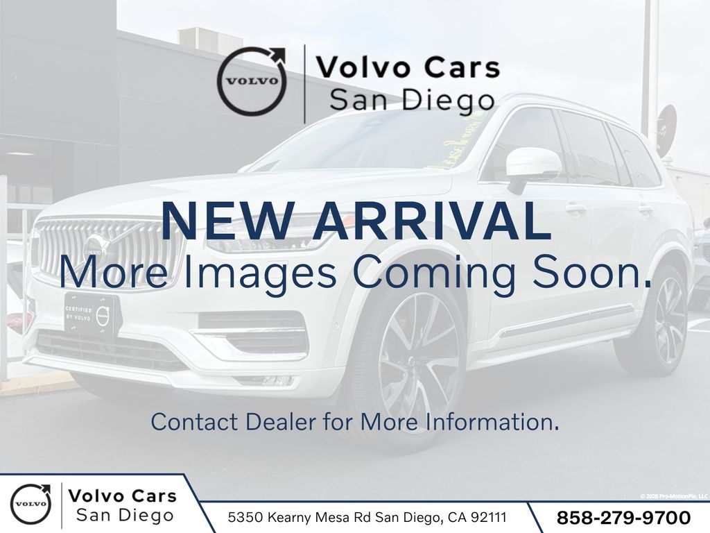  2023 Volvo XC90 B6 Plus Bright Theme 7-Passenger AWD   