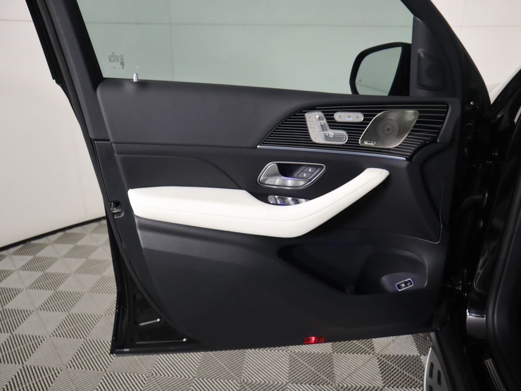 Thumbnail: 2026 Mercedes-Benz GLE - 26