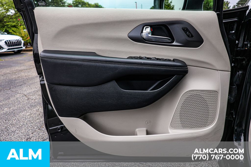 Used 2023 Black Chrysler Touring L image 46