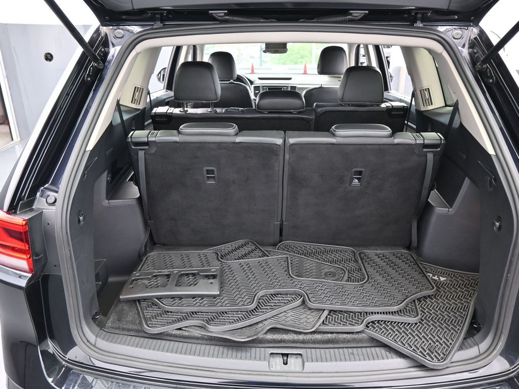 Used 2022 Deep Black Volkswagen 2.0T SE image 41