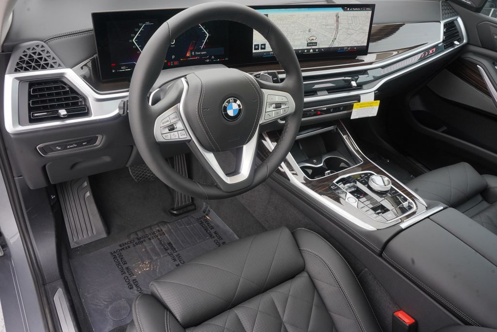 2025 BMW X7 xDrive40i 12