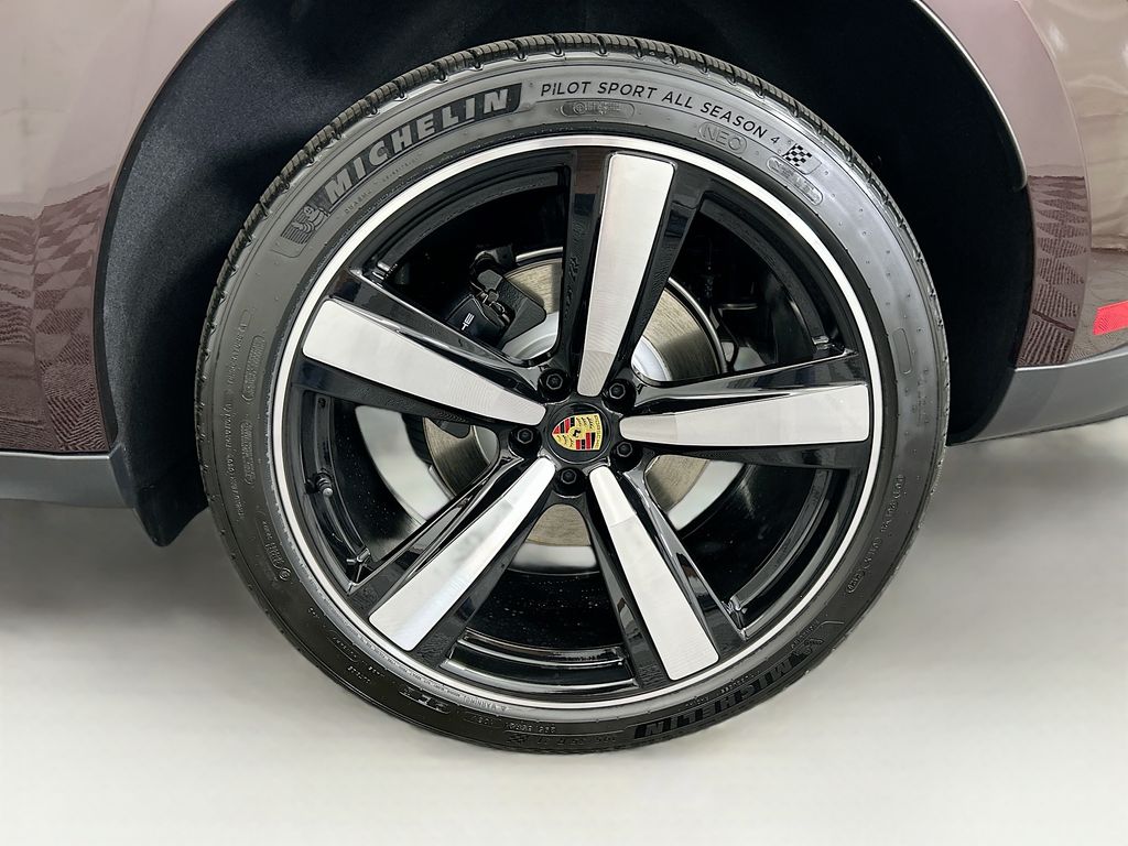 Thumbnail: 2026 Porsche Macan - 32