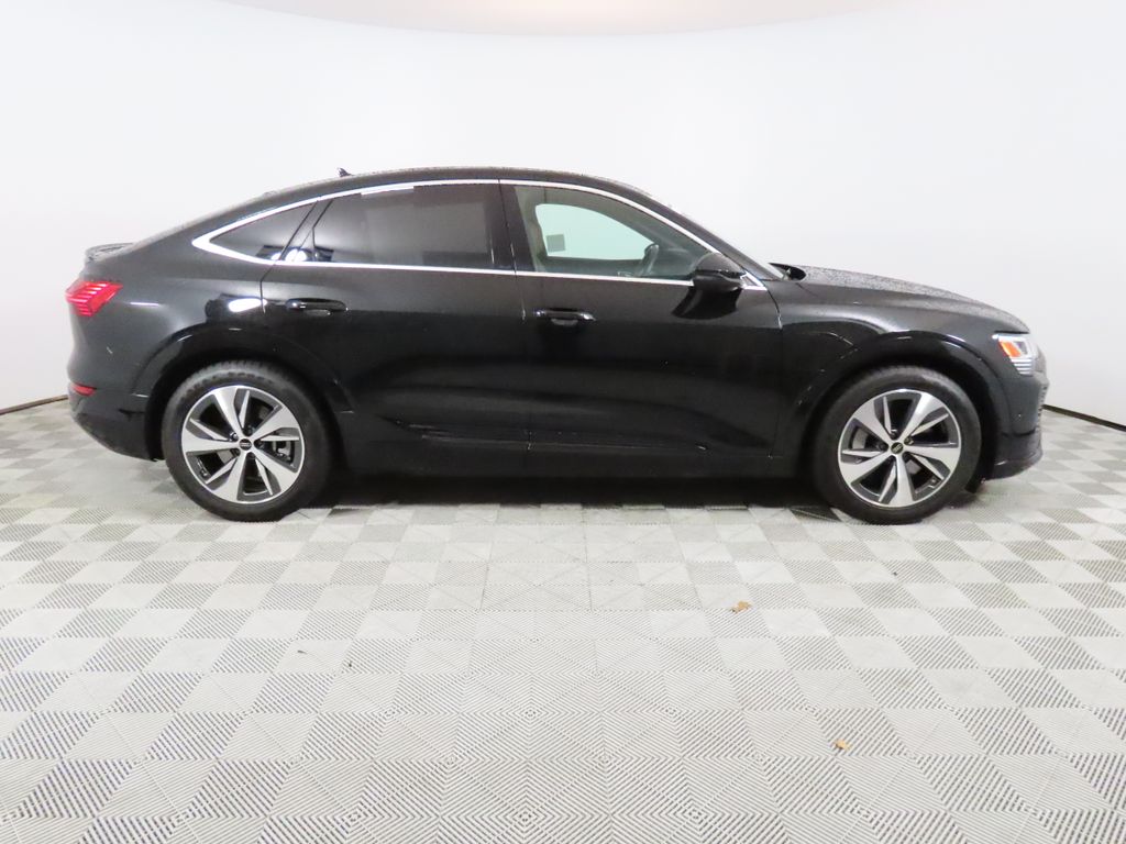 Thumbnail: 2024 Audi Q8 e-tron - 6