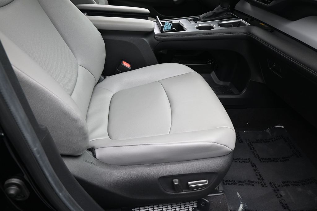 Used 2025 Midnight Black Metallic Toyota XLE image 48