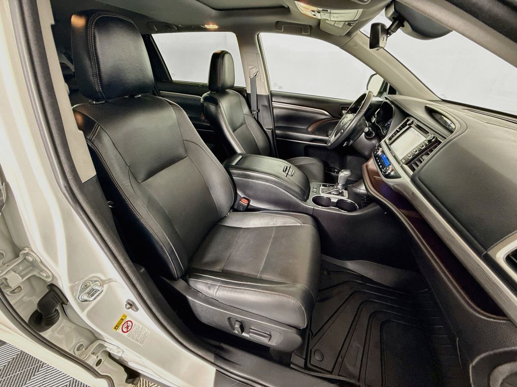 Thumbnail: 2018 Toyota Highlander - 29