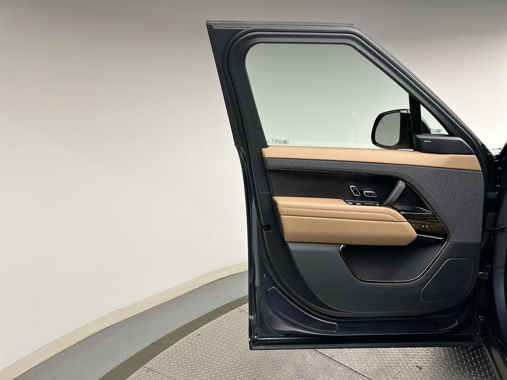 Thumbnail: 2026 Land Rover Range Rover Sport - 8