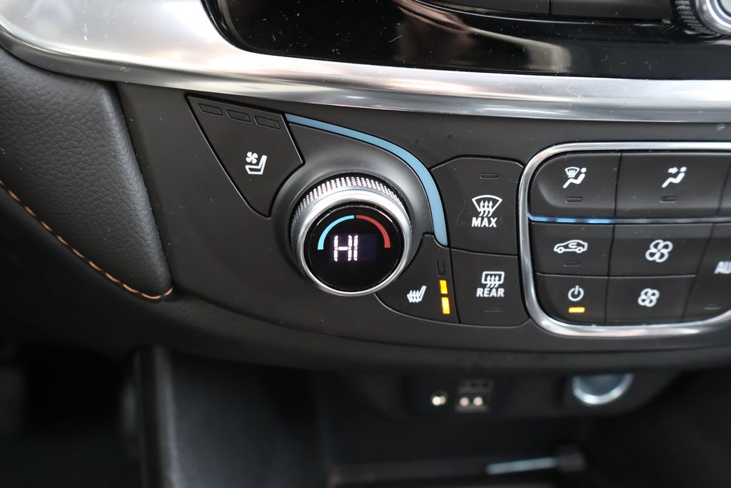 Thumbnail: 2021 Chevrolet Traverse - 24