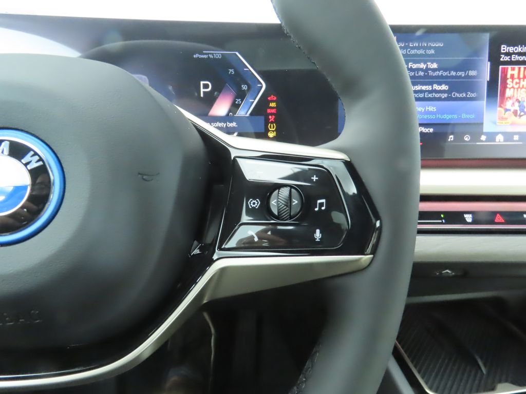 Thumbnail: 2026 BMW i5 - 12