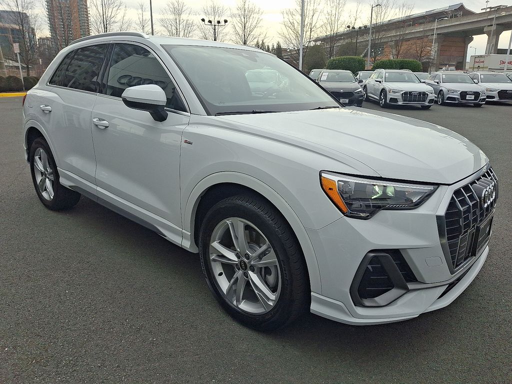 Thumbnail: 2022 Audi Q3 - 3