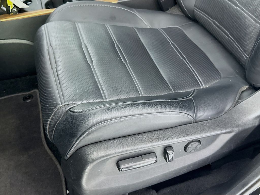 2022 Honda CR-V Hybrid Touring photo