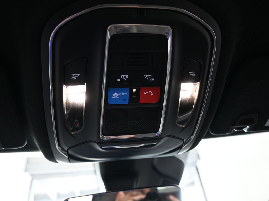 Used 2025 Diamond Black Crystal Pearlcoat Jeep Laredo image 29