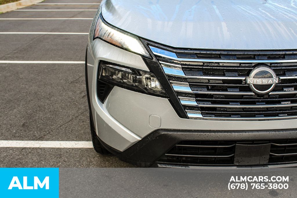 Used 2025 Silver Nissan SV image 11