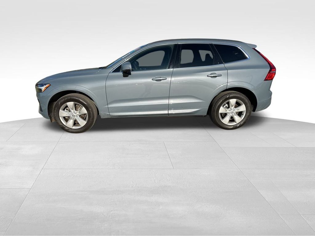 2022 Volvo XC60 B5 Momentum 6