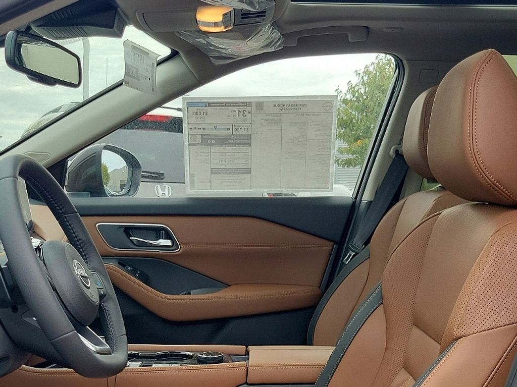 2025 Nissan Rogue Platinum 8