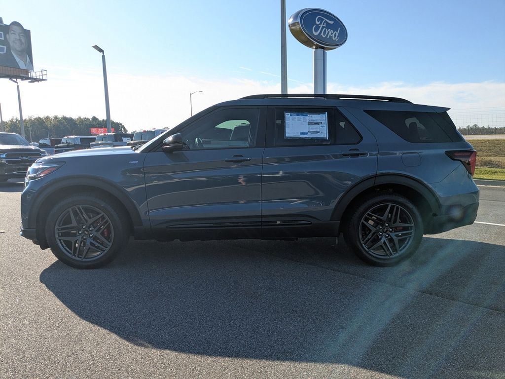 2025 Ford Explorer ST-Line