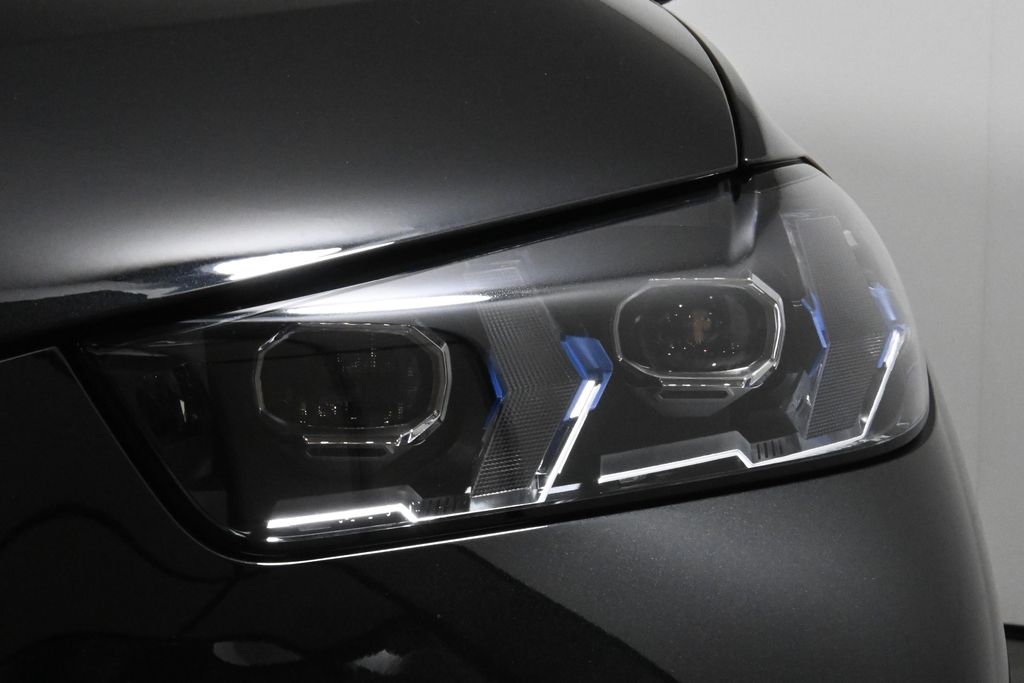 Thumbnail: 2026 BMW X5 - 11