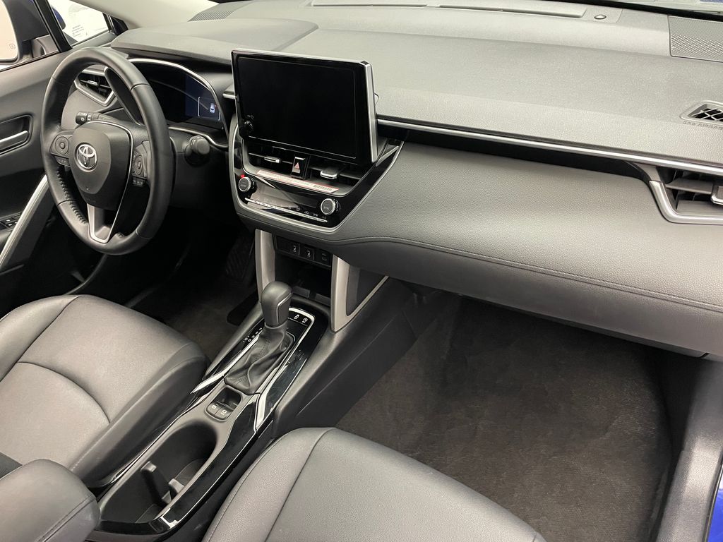 2024 Toyota Corolla Cross XLE 16