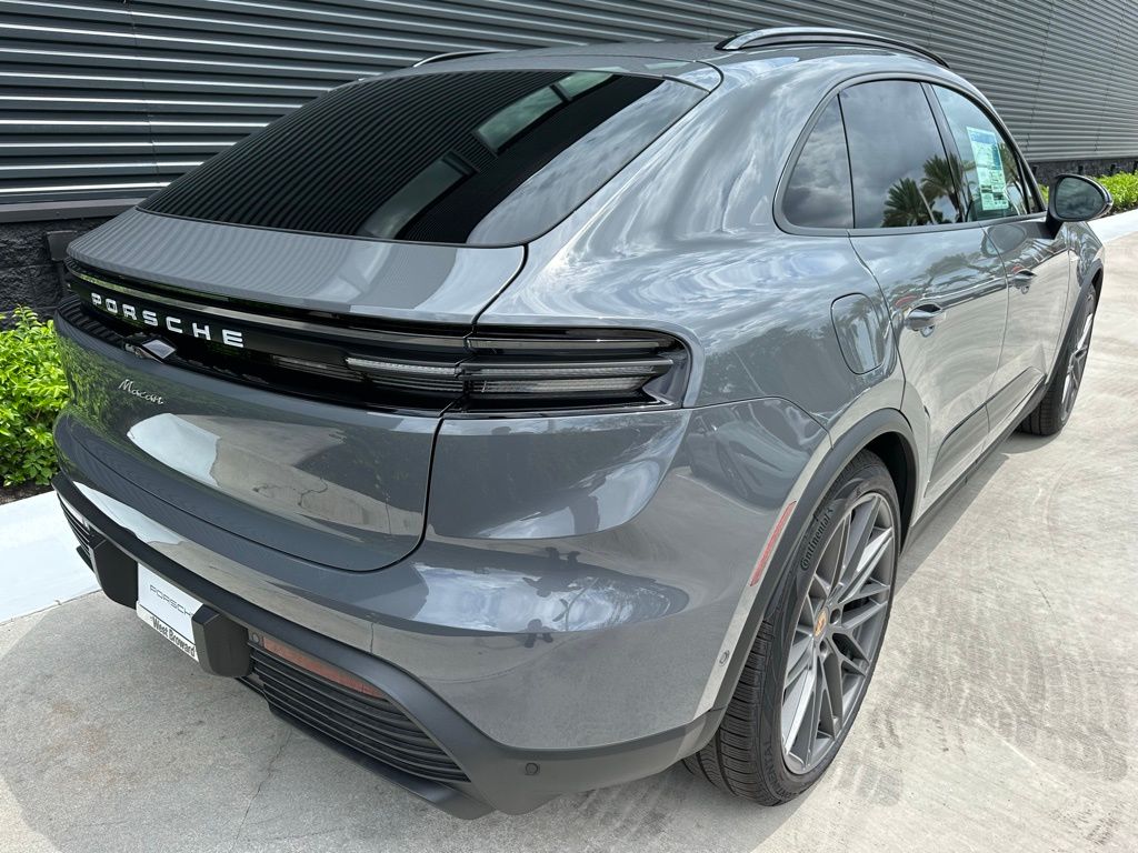 Thumbnail: 2025 Porsche Macan - 9