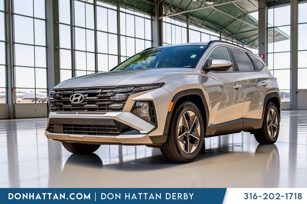 Shimmering Silver 2025 Hyundai Tucson SUV / Crossover Front-Wheel Drive 8-Speed Automatic
