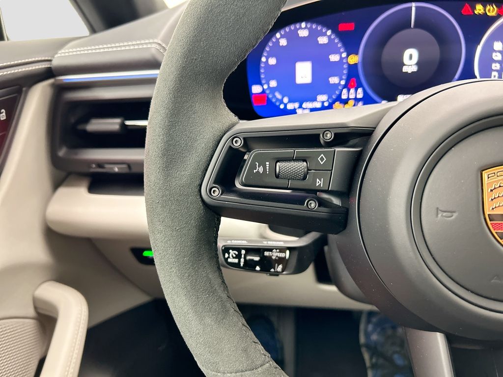 Thumbnail: 2025 Porsche Macan - 14