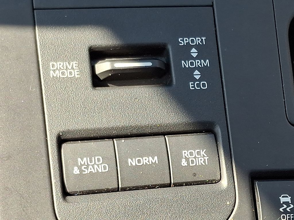 Thumbnail: 2021 Toyota Highlander - 25