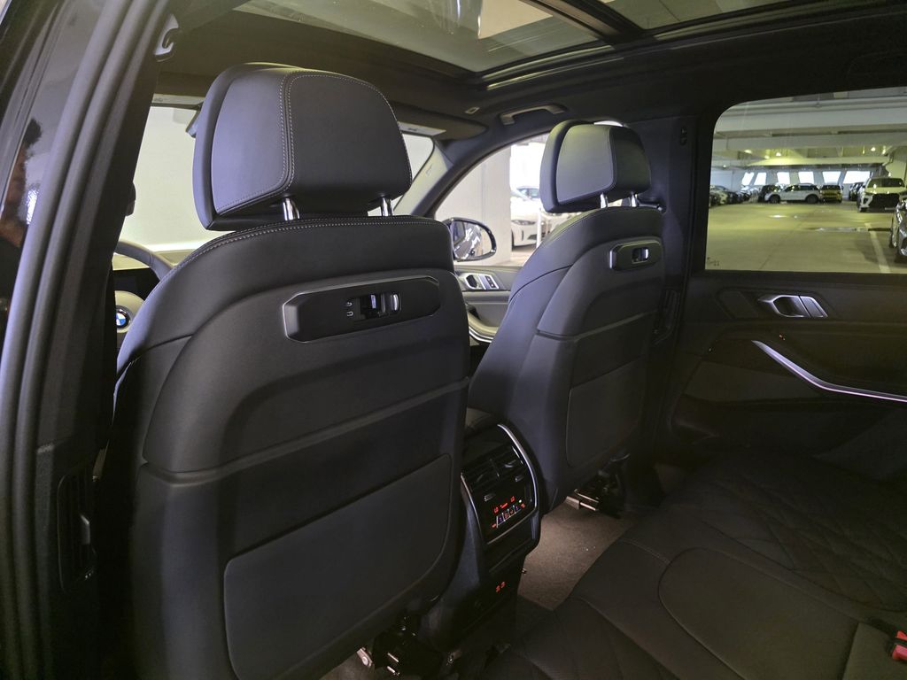 New 2026 Dk. BMW sDrive40i image 12