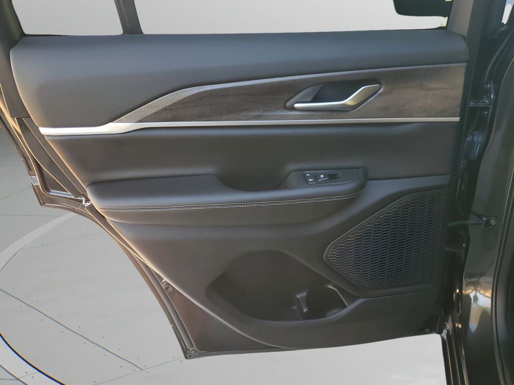 Used Car 2023 Jeep Grand Cherokee  Limited For Sale Under $30,000 In Austin, Texas