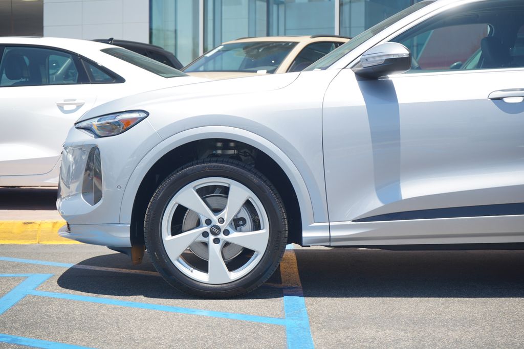 Thumbnail: 2025 Audi Q5 - 2