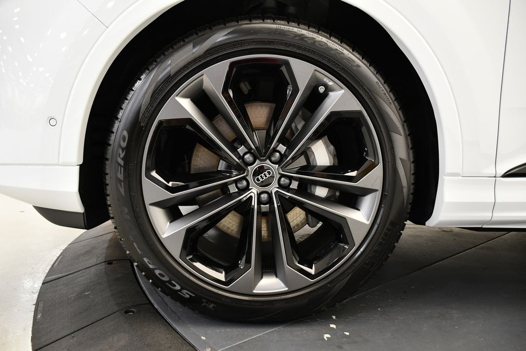 Thumbnail: 2025 Audi Q7 - 13