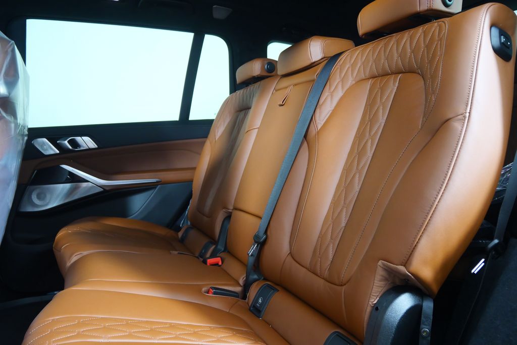 Thumbnail: 2026 BMW X7 - 16