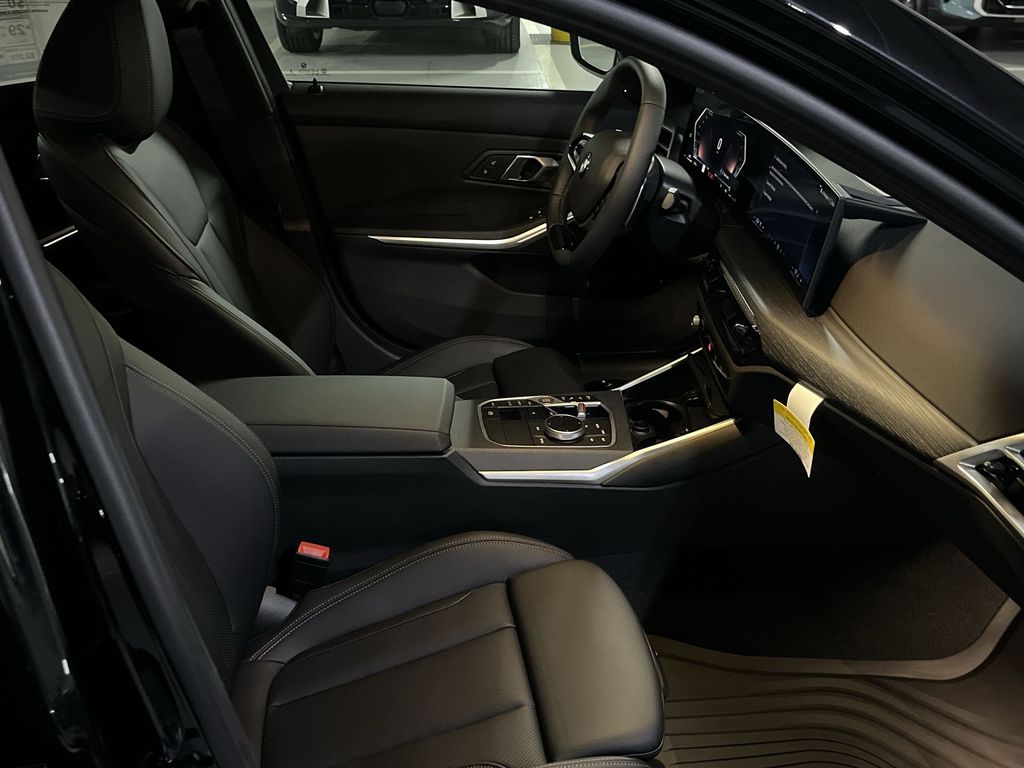 Thumbnail: 2025 BMW 3 Series - 25