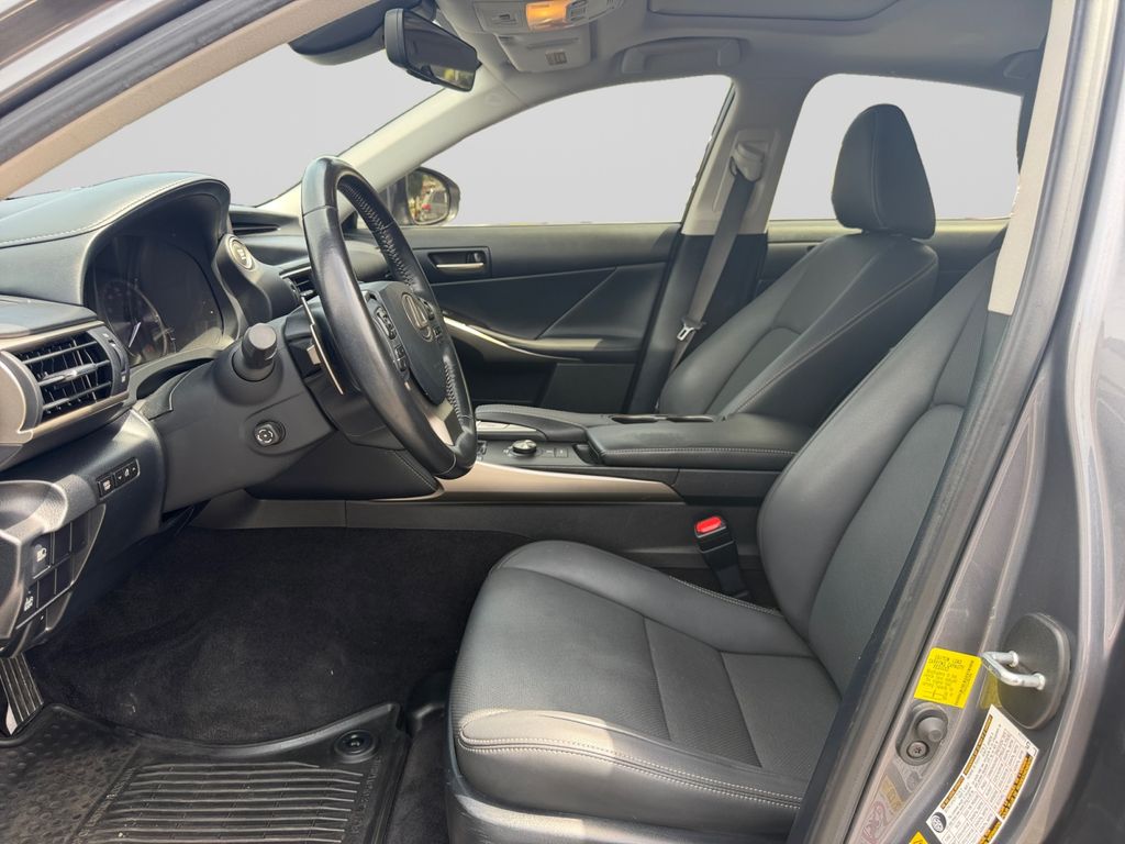 2018 Lexus IS 300 - 9