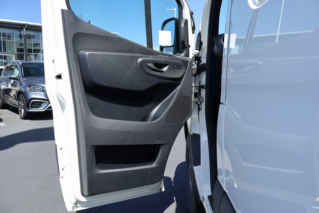 Thumbnail: 2025 Mercedes-Benz Sprinter - 7