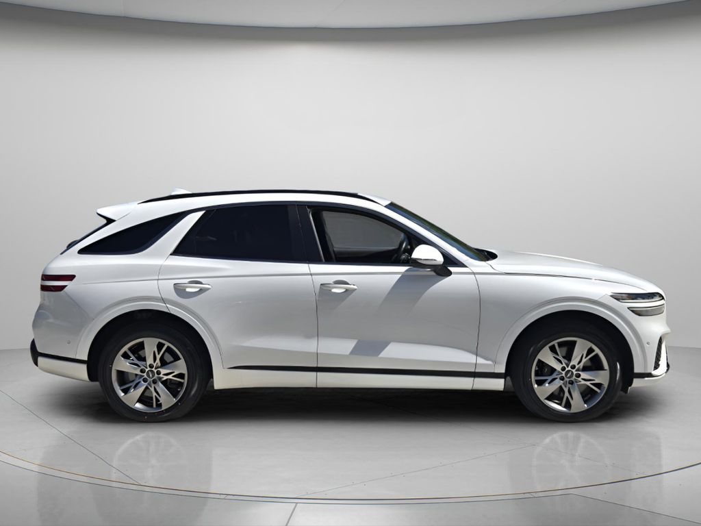 2022 Genesis Gv70 - $35,698