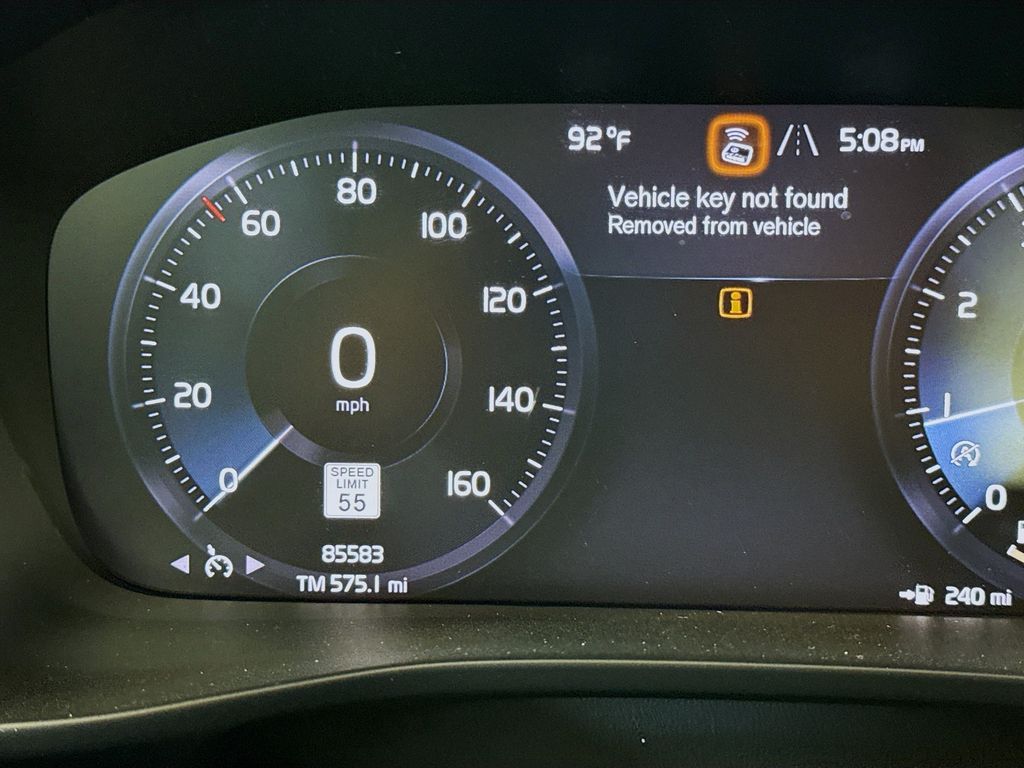 Thumbnail: 2020 Volvo XC40 - 12