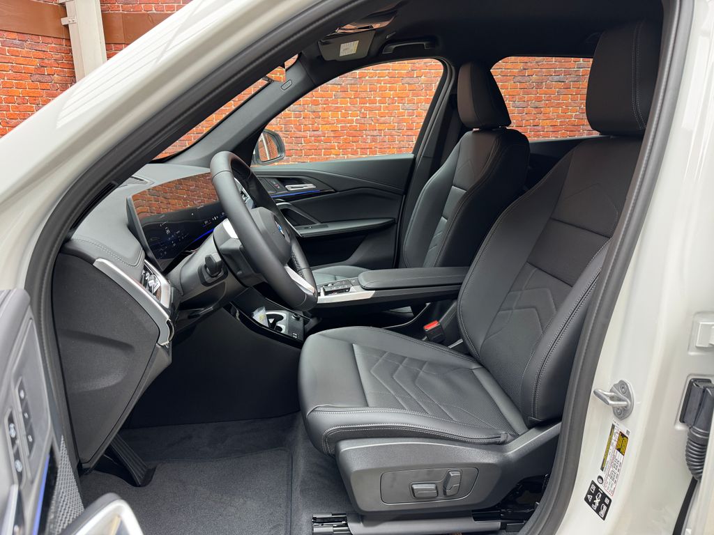 New 2026 White BMW xDrive28i image 22