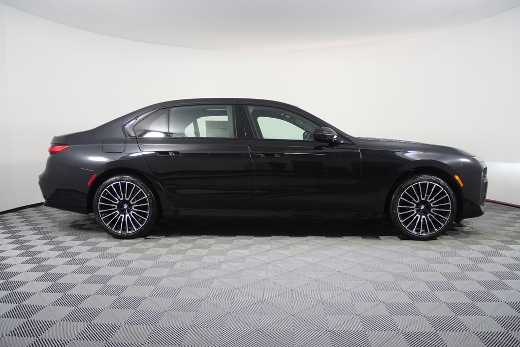 Thumbnail: 2026 BMW 7 Series - 2