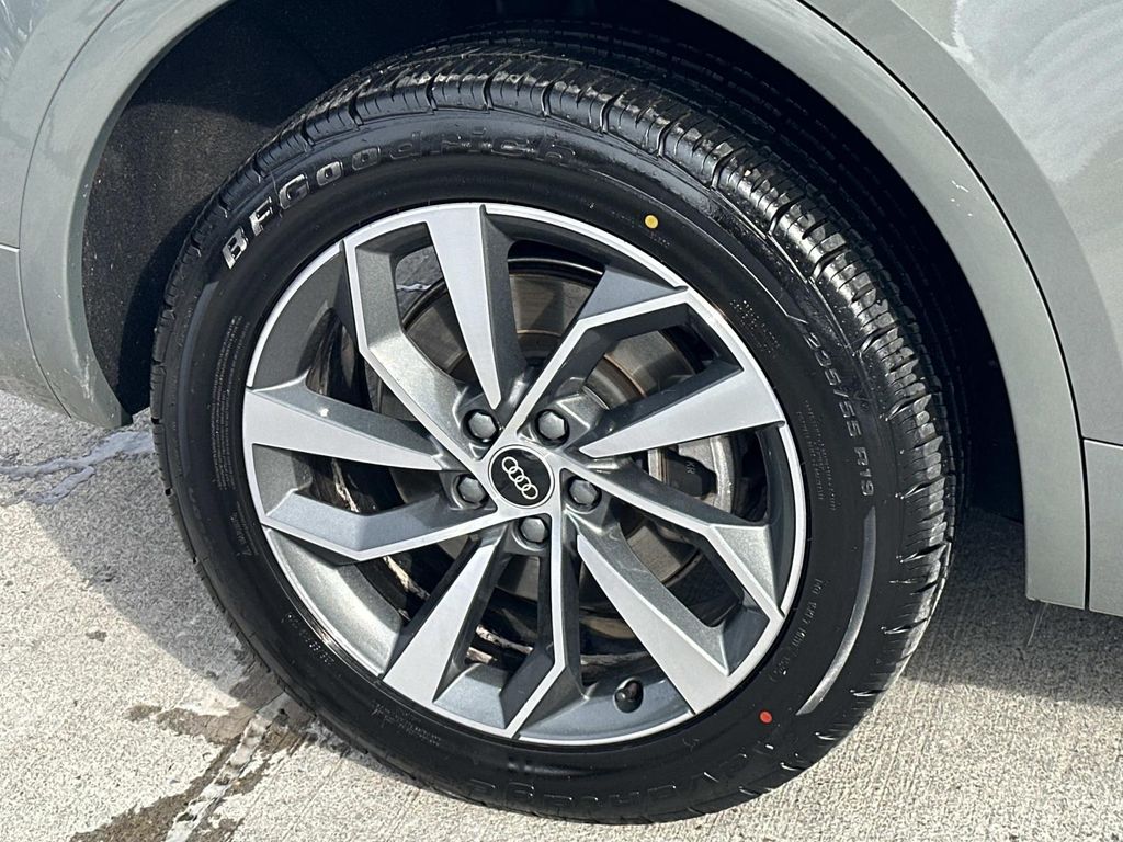 Thumbnail: 2023 Audi Q5 - 17