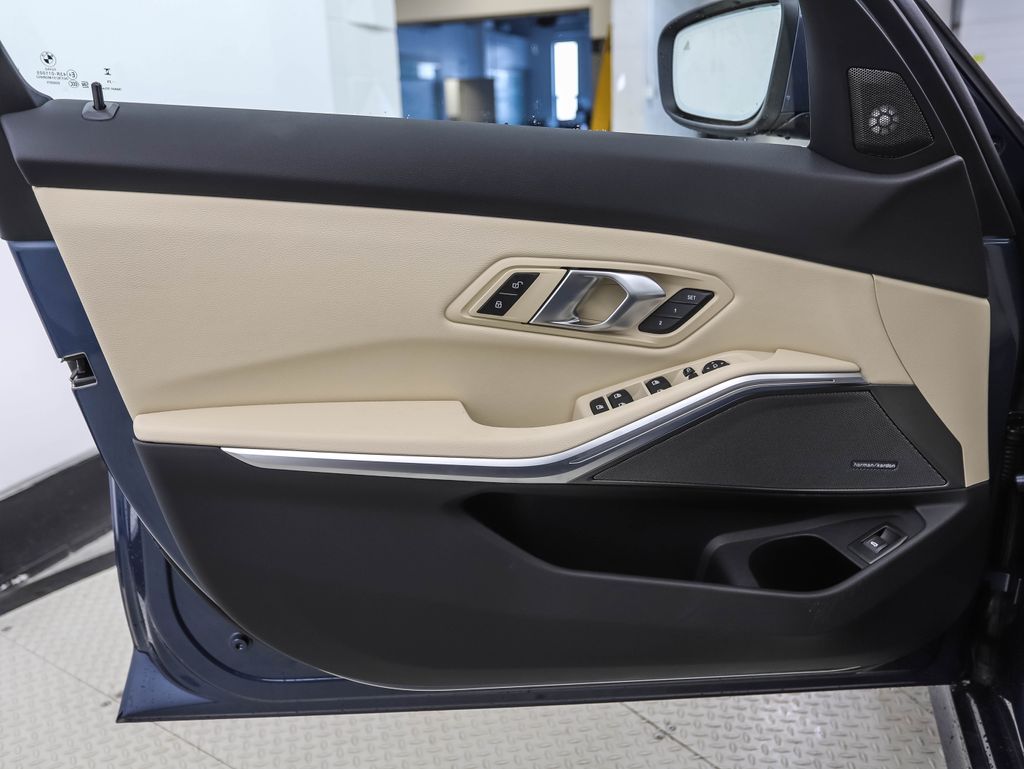 Thumbnail: 2026 BMW 3 Series - 10