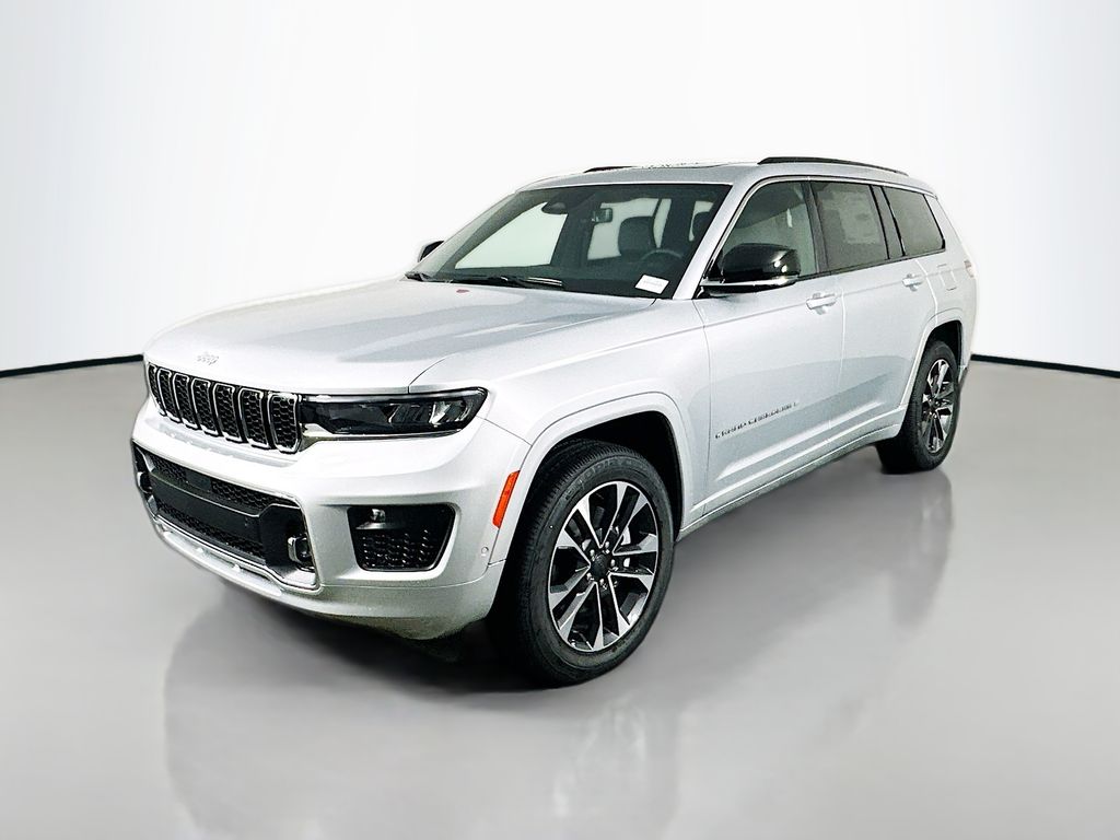 New 2025 Silver Jeep Overland image 3