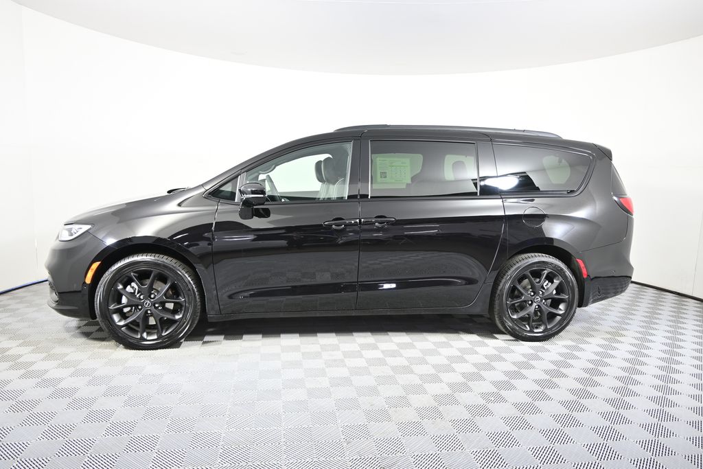 Used 2025 Chrysler Pacifica Limited with VIN 2C4RC3GG4SR558820 for sale in Forest Lake, Minnesota
