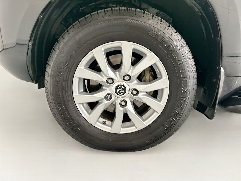 Thumbnail: 2019 Toyota Land Cruiser - 29