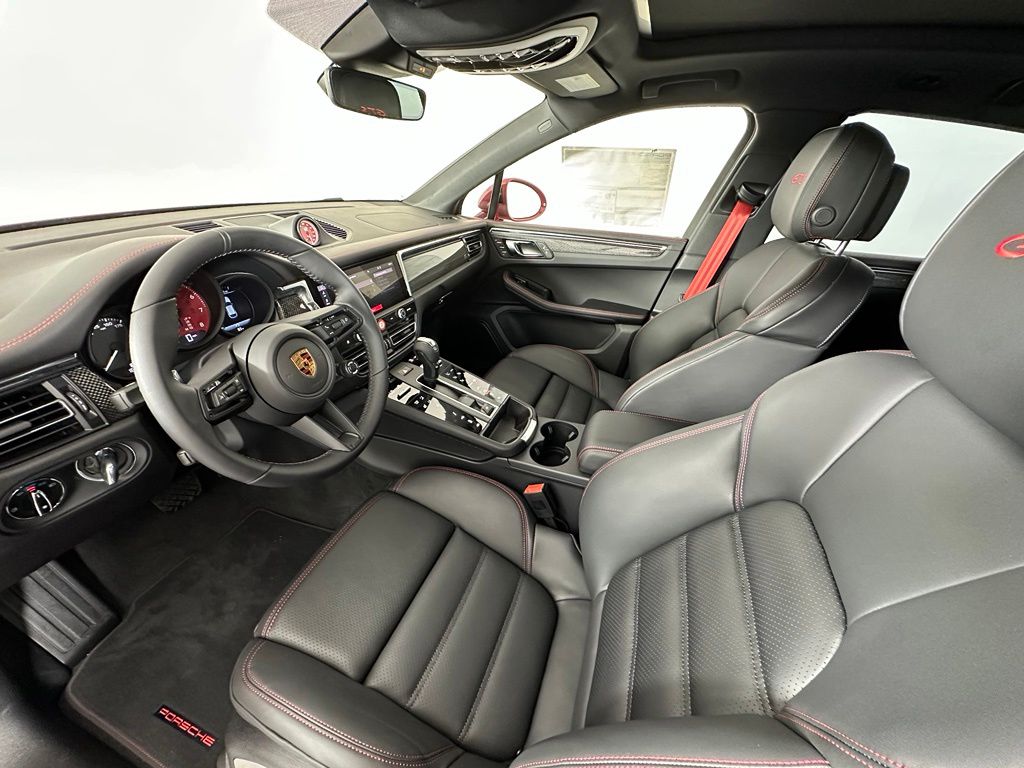 Thumbnail: 2026 Porsche Macan - 4