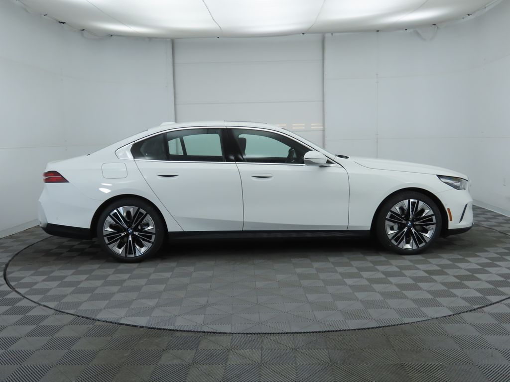 Thumbnail: 2025 BMW 5 Series - 4