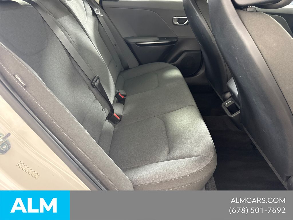 Used 2025 White Kia LXS image 19