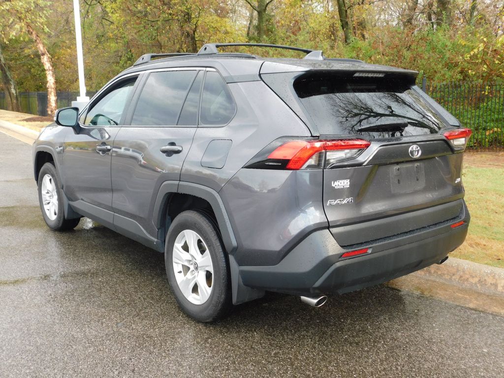 2021 Toyota RAV4 XLE 3