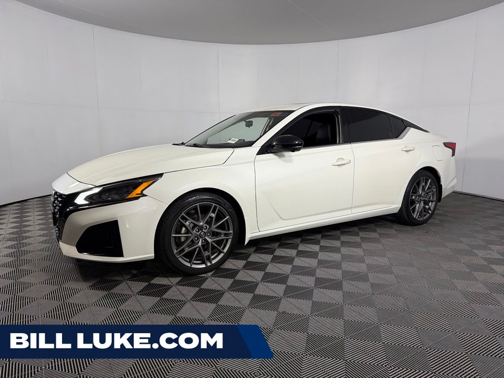 Pearl White Tricoat 2023 Nissan Altima Sedan Front-Wheel Drive Continuously Variable Transmission