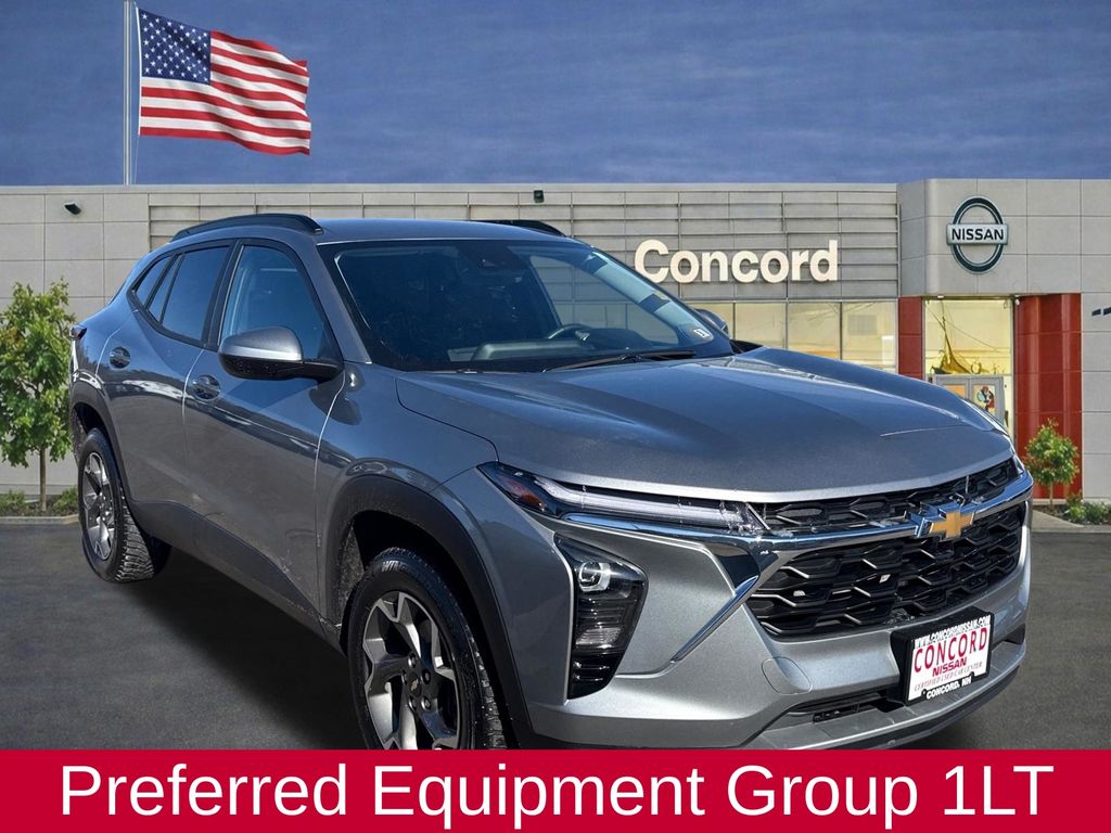 Sterling Gray Metallic 2025 Chevrolet Trax LT FWD SUV / Crossover Front-Wheel Drive 6-Speed Automatic