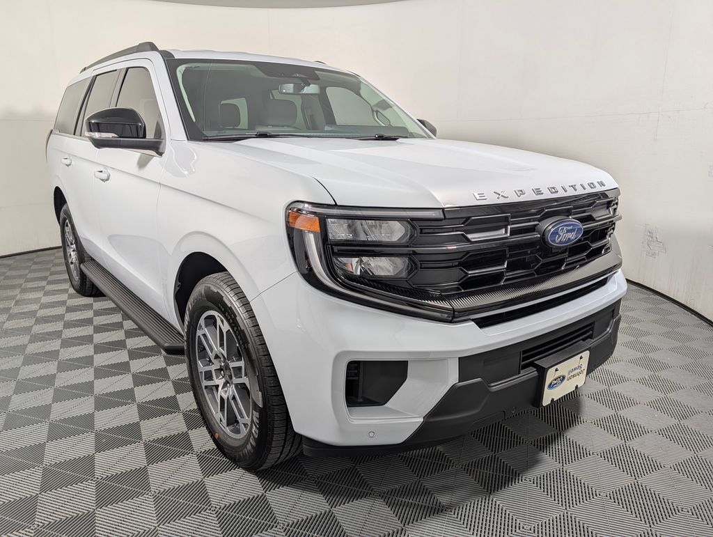 Space Silver Metallic 2026 Ford Expedition Active RWD SUV / Crossover 4X2 Automatic